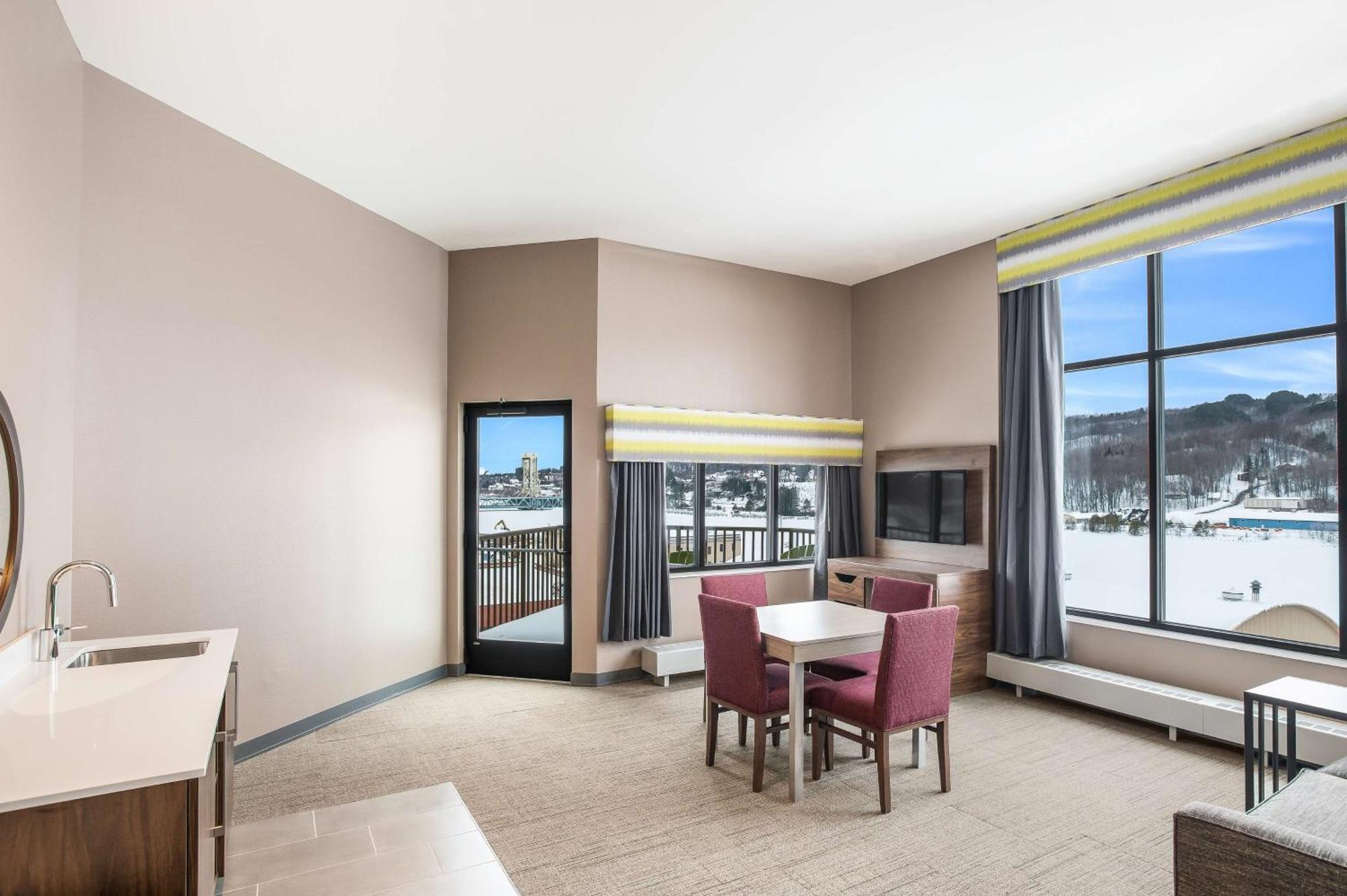 Hampton Inn & Suites ホートン エクステリア 写真